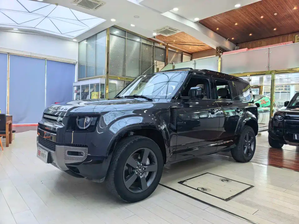 Land Rover Defender 110 3.0T P400 -Dynamic HSE 2025