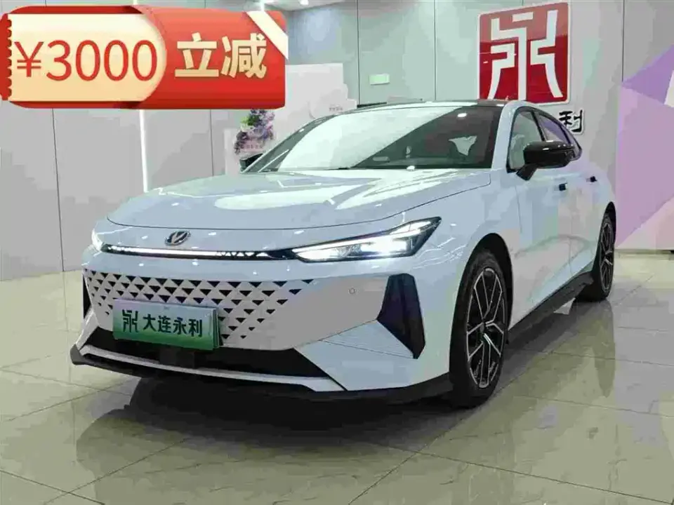 Changan UNI-V iDD Blue Whale Smart iDD 136km Smart Premium 2024