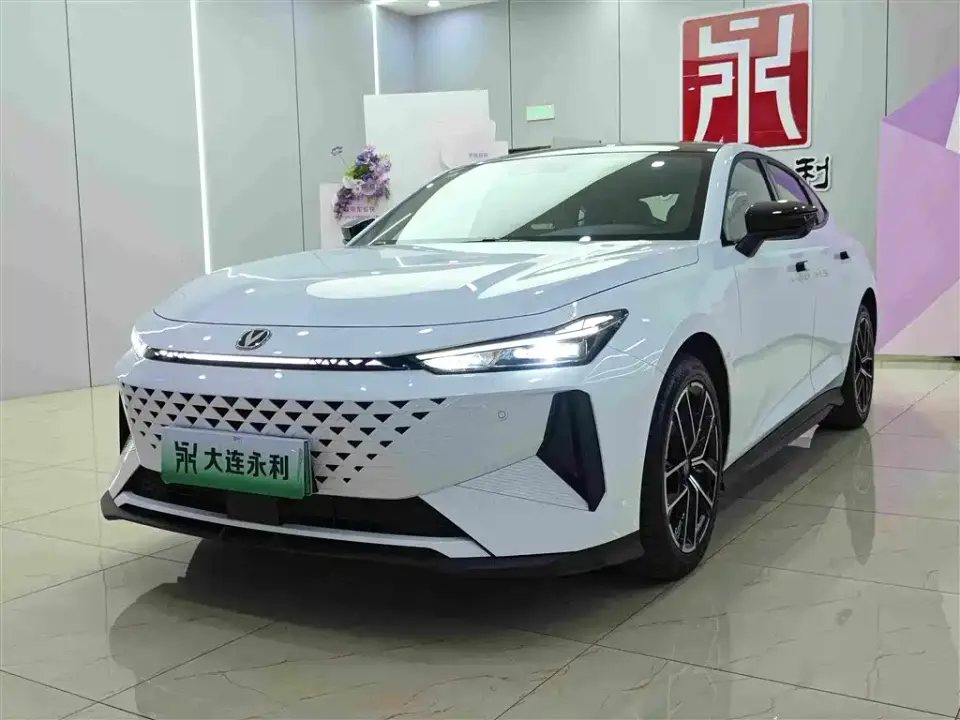Changan UNI-V iDD Blue Whale Smart iDD 136km Smart Premium 2024