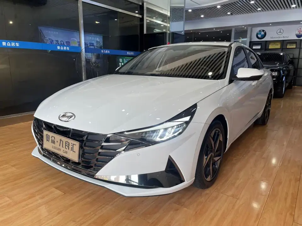 Hyundai Elantra 1.5L CVT LUX Premium Edition 2023