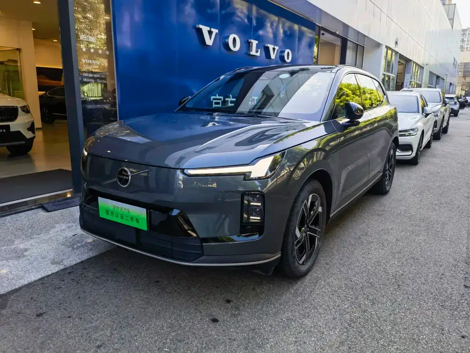 Volvo XC70 Plug-in Hybrid Standard 2025