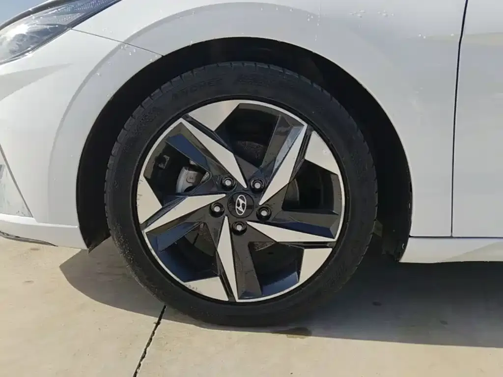 Hyundai Elantra 1.5L CVT GLX Elite Edition 2022 — фото 23