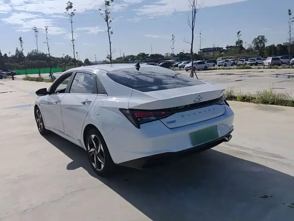 Hyundai Elantra 1.5L CVT GLX Elite Edition 2022 — фото 5