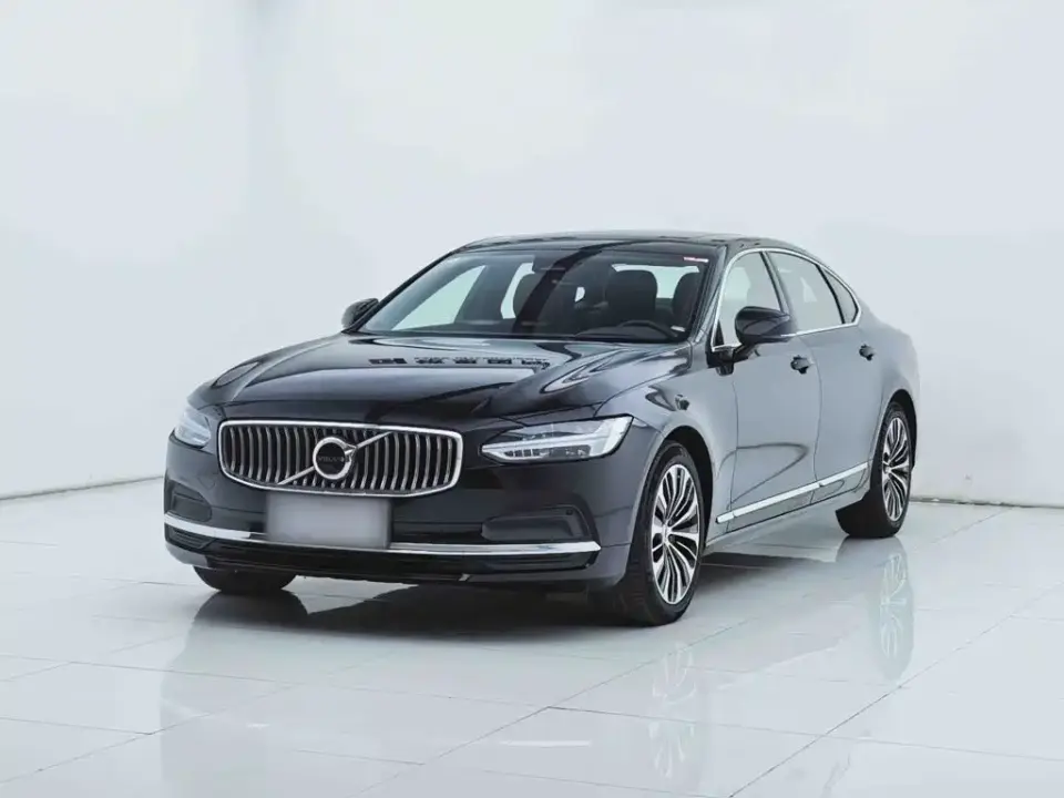 Volvo S90 B5 Momentum Luxury Edition 2024