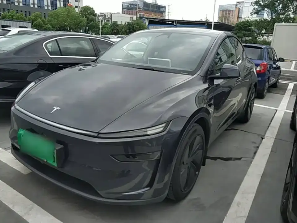 Tesla Model Y Long Range All-Wheel Drive 2025