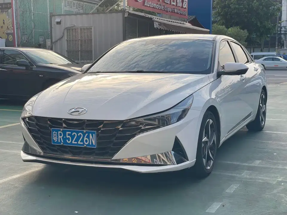 Hyundai Elantra 1.5L CVT LUX Premium Edition 2023