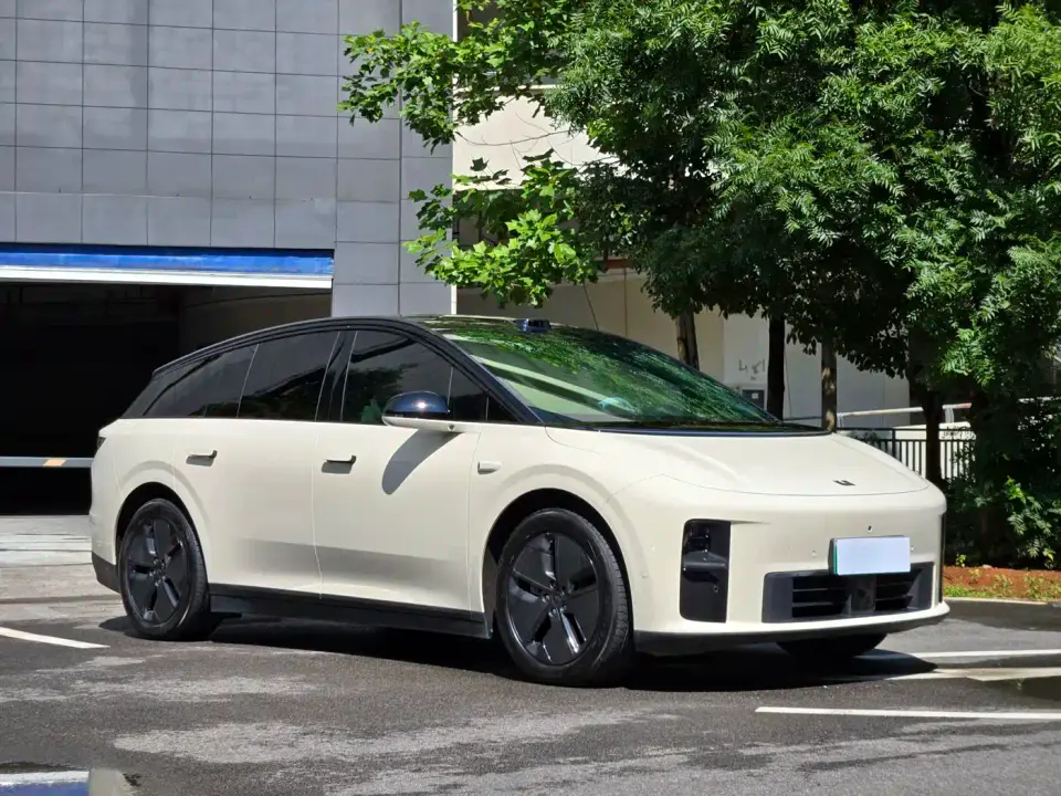 Li Auto i6 2WD Base Model 2025