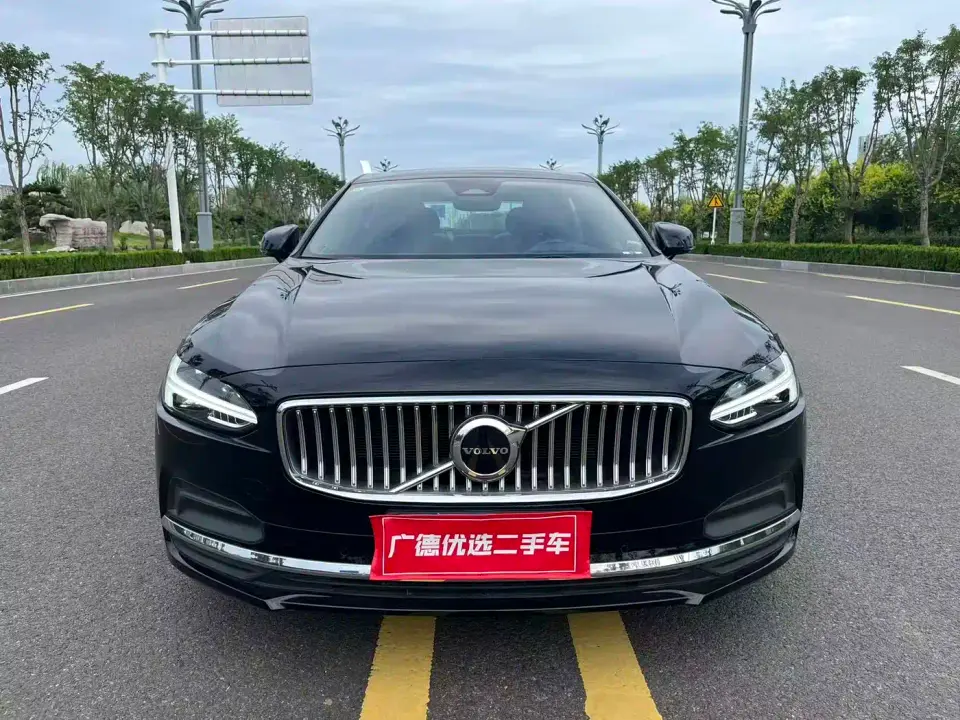 Volvo S90 B5 Momentum Luxury Edition 2024