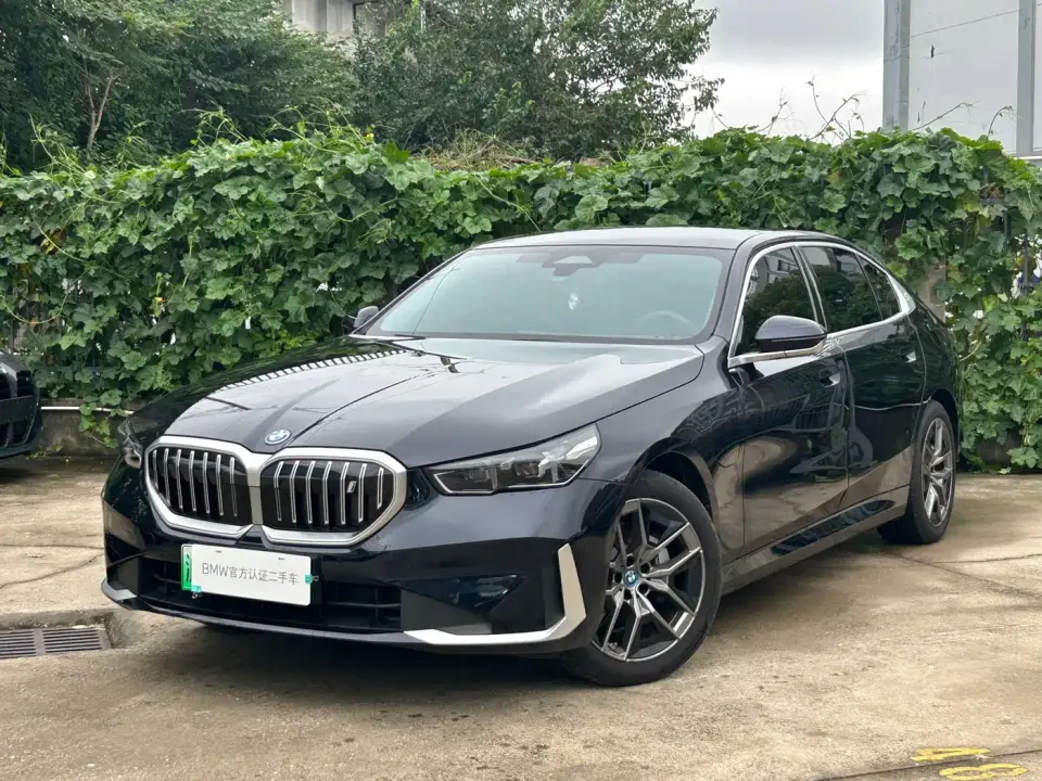 BMW i5 eDrive 35L Luxury Package 2025
