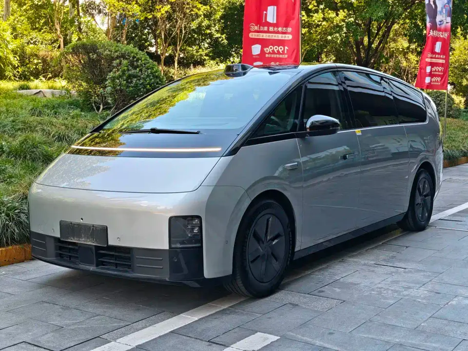 Li Auto MEGA Ultra 2024