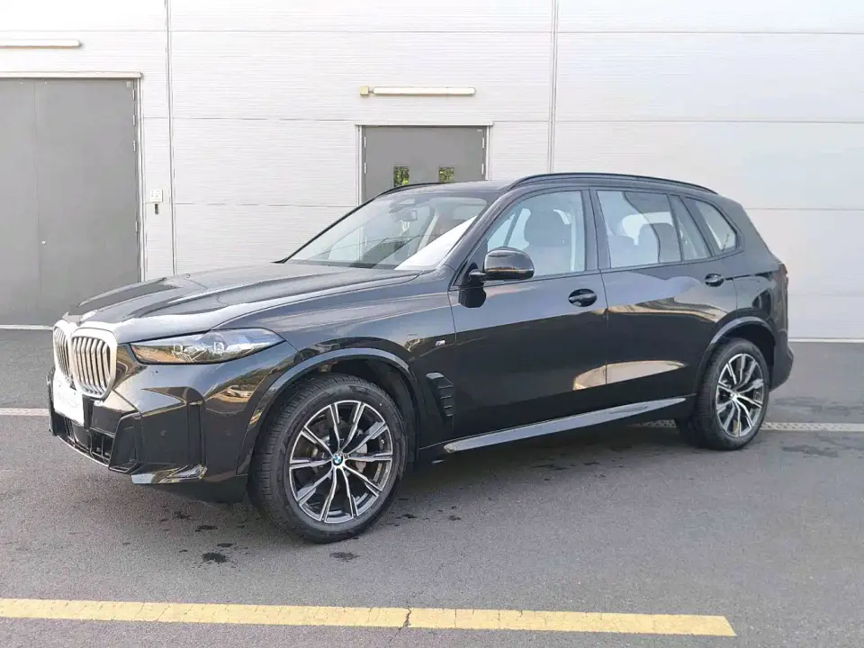 BMW X5 Model xDrive 30Li M Sport Blackout Package 2025