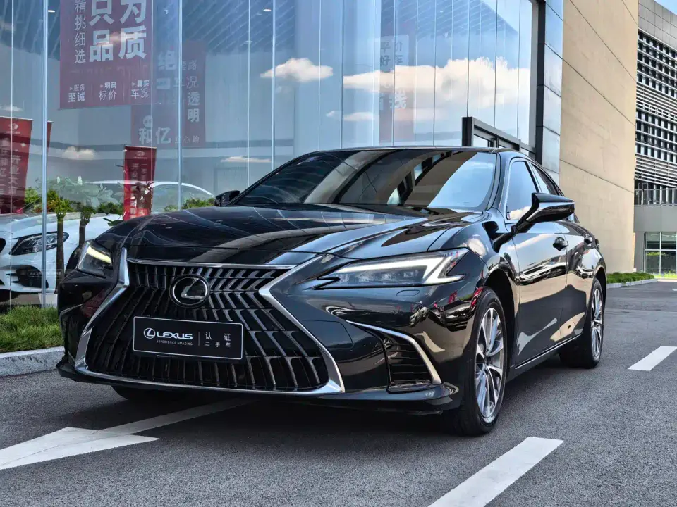 Lexus ES 200 Ultimate Edition 2025