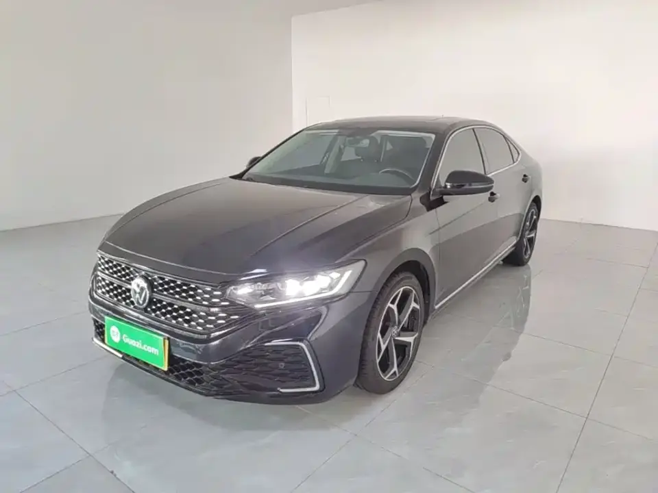 Volkswagen Passat Facelift 330TSI Starlight Elite Edition 2023