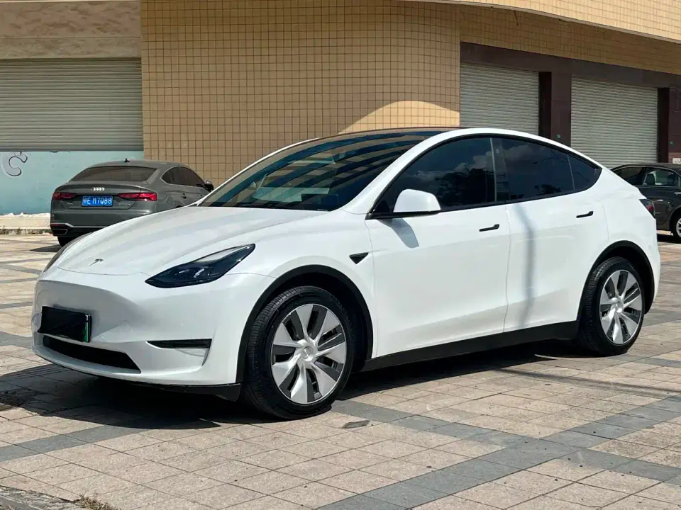 Tesla Model Y Long Range All-Wheel Drive Edition 2023