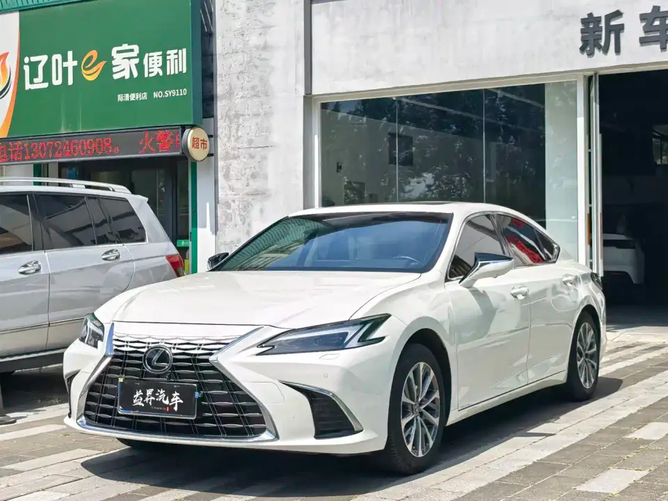 Lexus ES 200 Ultimate Edition 2025