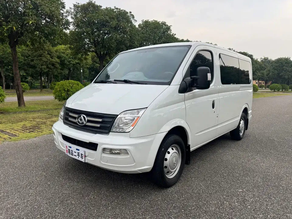 SAIC Maxus Xintu V80 2.0T Manual Classic Aoyun Short Wheelbase Ultra-Low Roof 5/6-Seater 2023