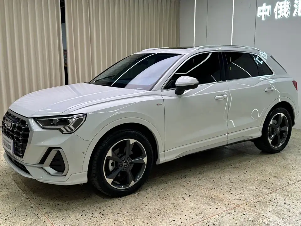 Audi Q3 35 TFSI Fashion Dynamic (1.4T) 2023