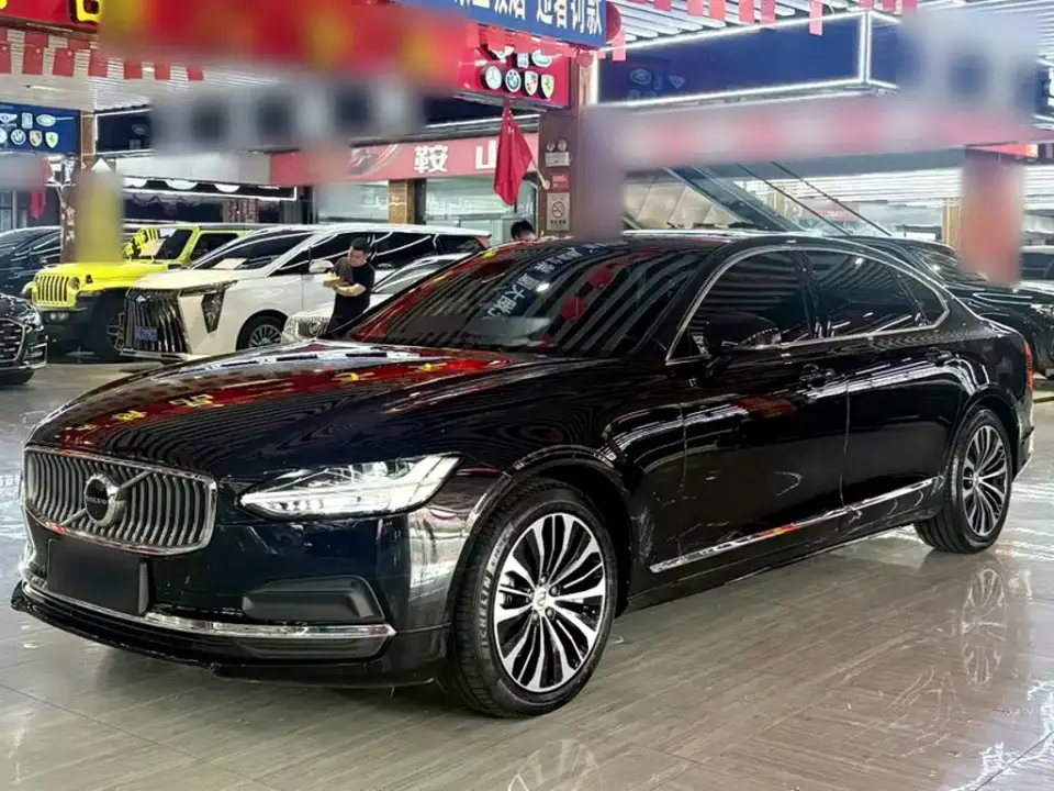 Volvo S90 B5 Momentum Luxury Edition 2024