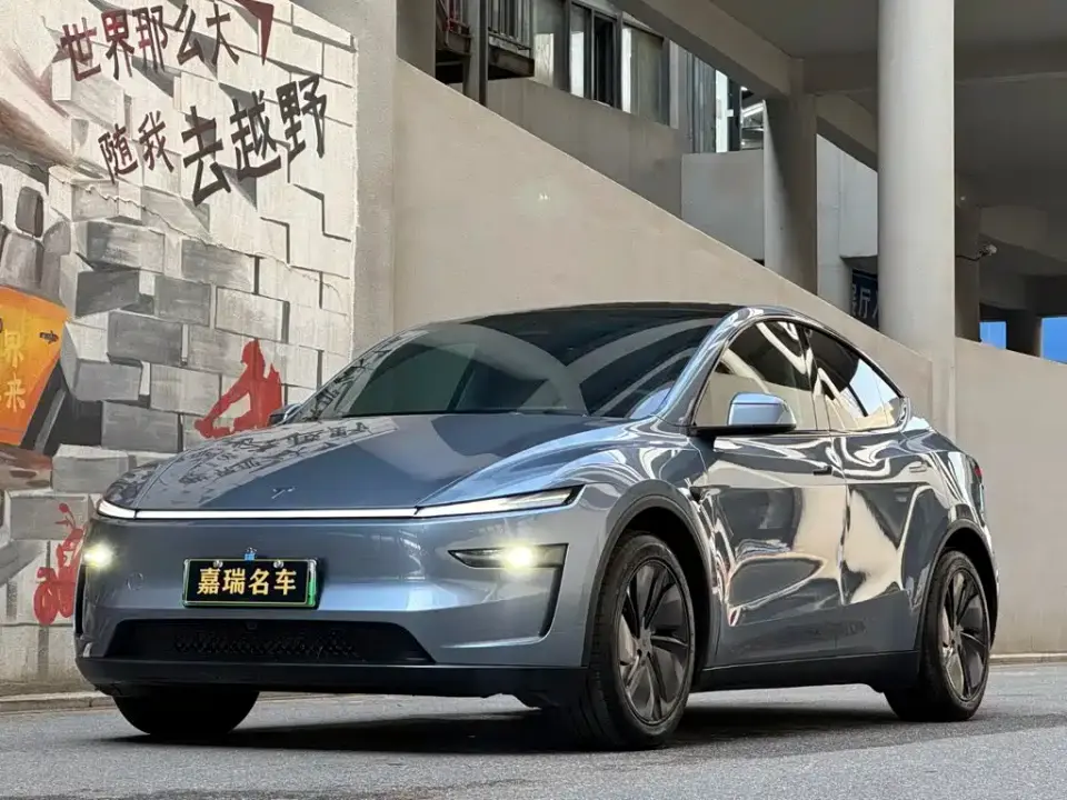Tesla Model Y Rear-Wheel Drive 2025