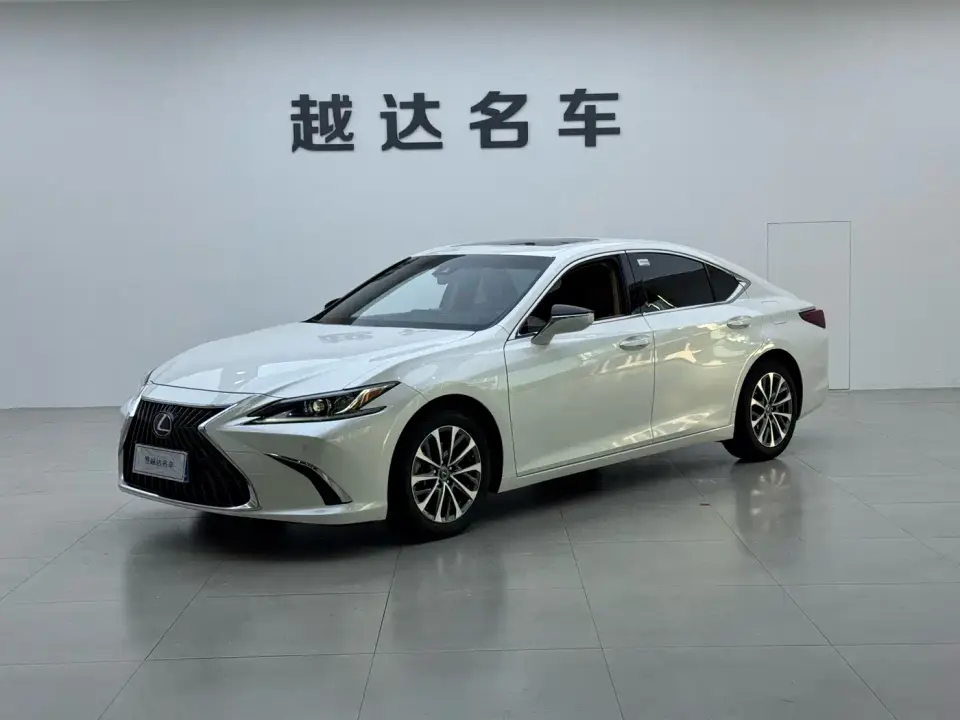 Lexus ES 200 Premium Edition 2024