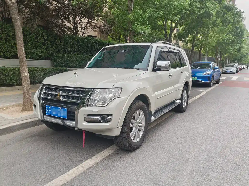 Mitsubishi Pajero (Import) 2019