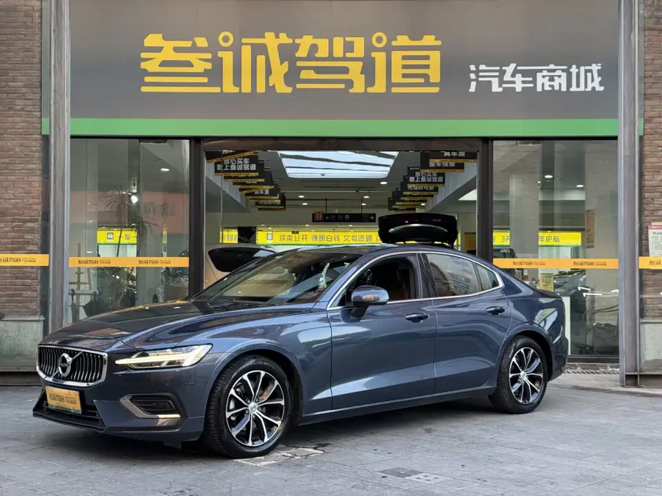 Volvo S60 B4 Smart Comfort Luxury Edition 2022