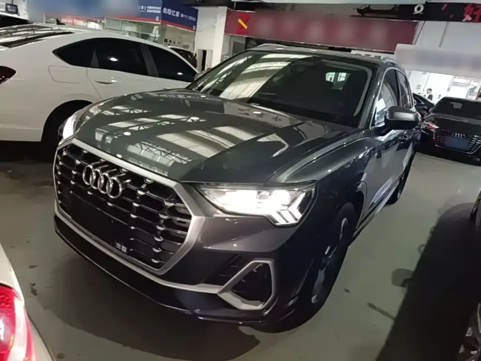 Audi Q3 35 TFSI Fashion Dynamic (1.4T) 2023