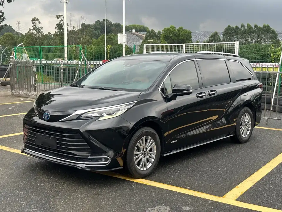 Toyota Sienna 2.5L Hybrid Luxury Edition 2022