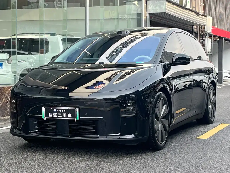 Li Auto Li i8 Standard Edition 2025