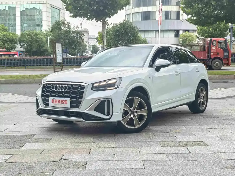 Audi Q2L 35TFSI Fashion Sport 2024