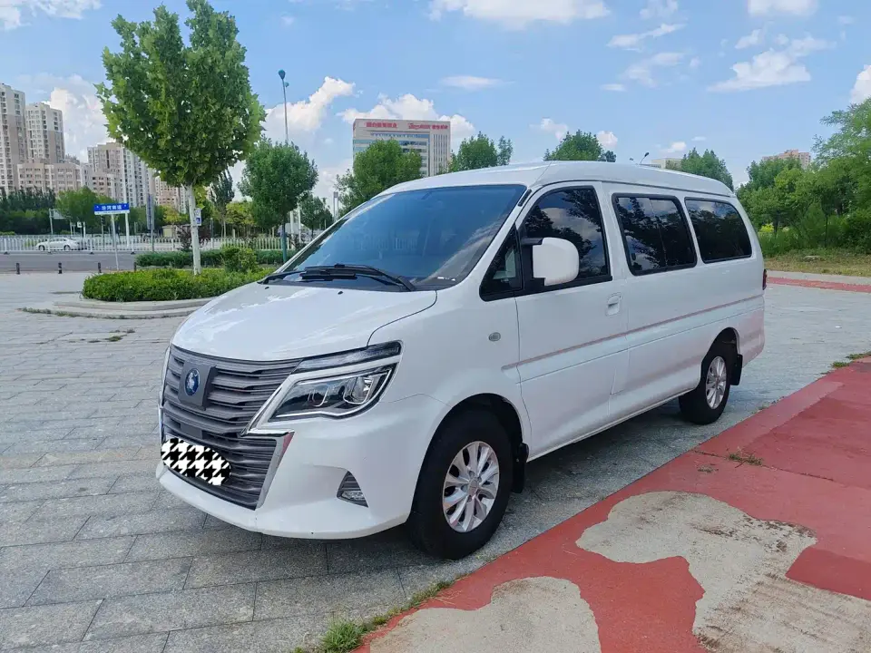 Dongfeng Fengxing Lingzhi New Energy Standard Base Model 7-Seater 2023
