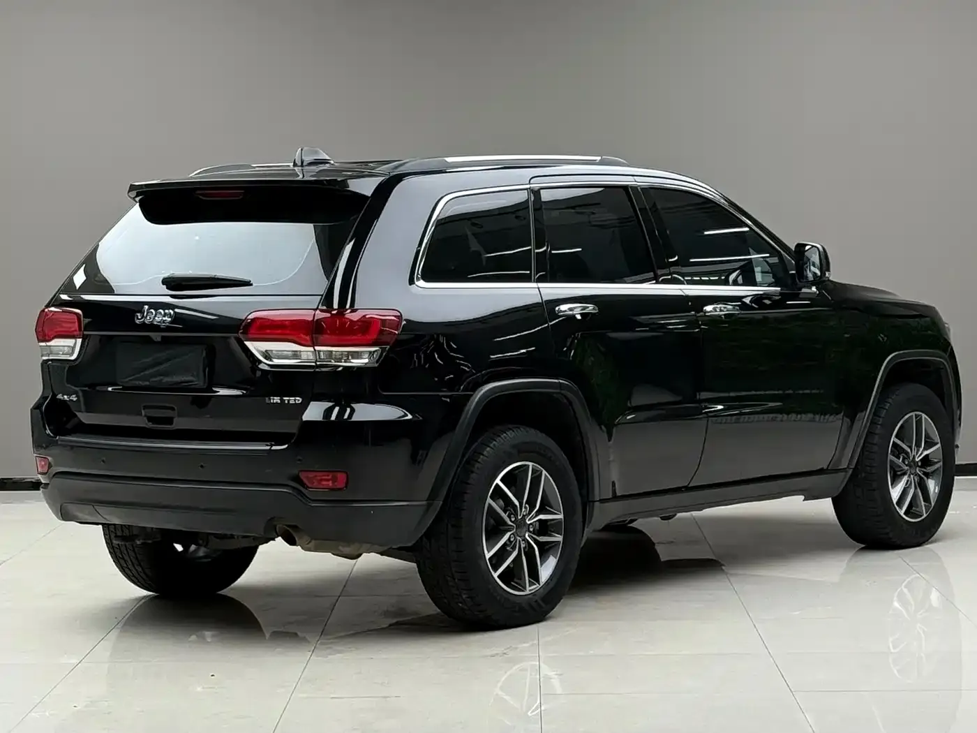 Jeep Grand Cherokee (Import) 3.0L Professional Navigation Edition 2020 — фото 2