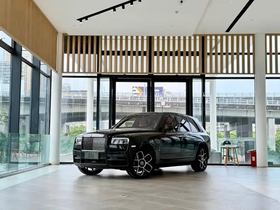 Rolls-Royce Cullinan Black Badge 2025