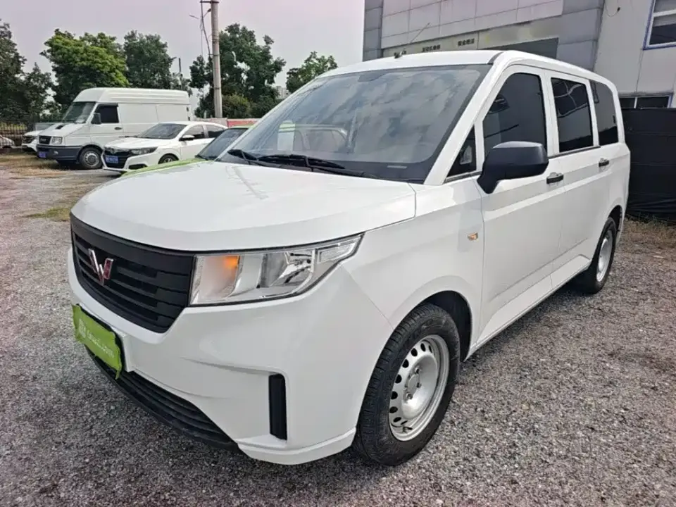 Wuling Motors Wuling Hongguang PLUS 1.5L Manual Standard 5-seater 2024