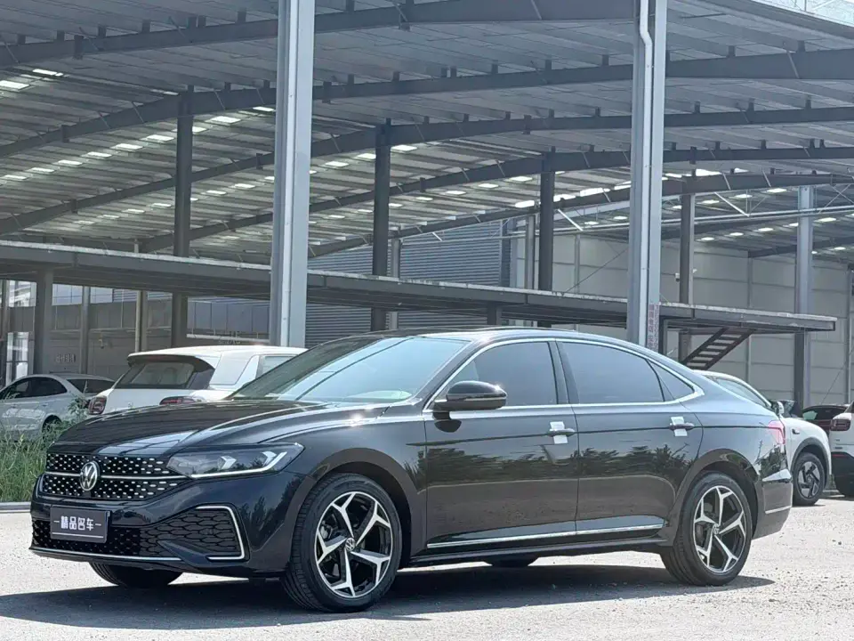 Volkswagen Passat Model 380TSI Starlight Elite 2025