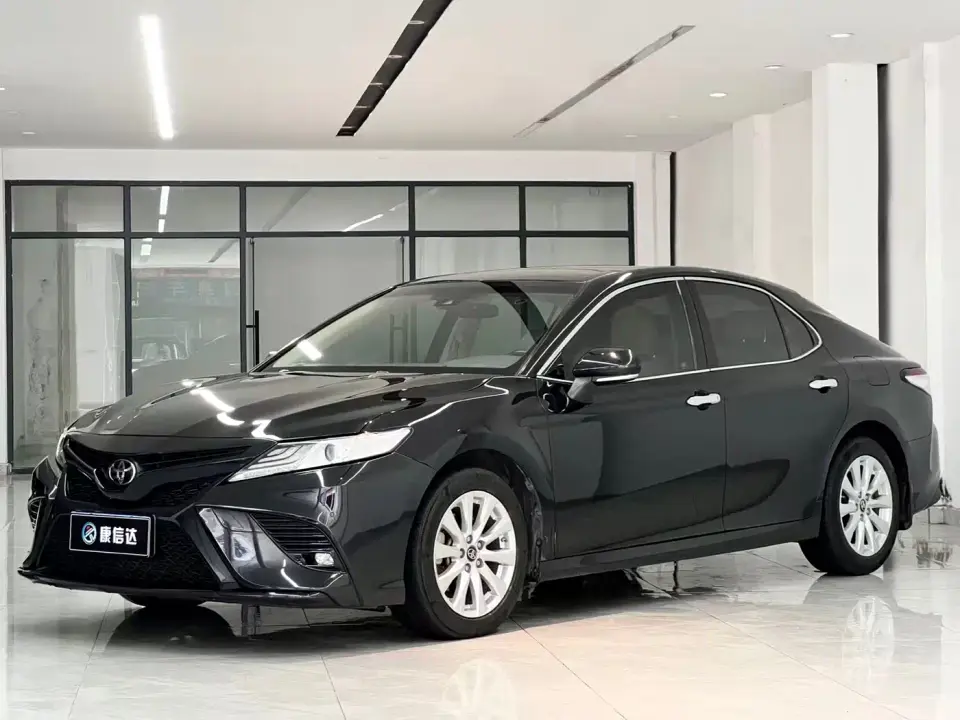 Toyota Camry 2.0G Luxury (China V) 2020