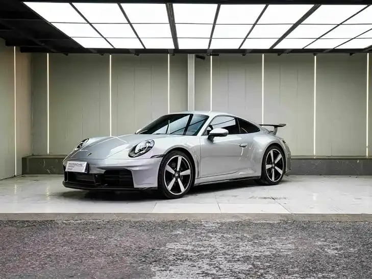 Porsche 911 Carrera 3.0T 2025
