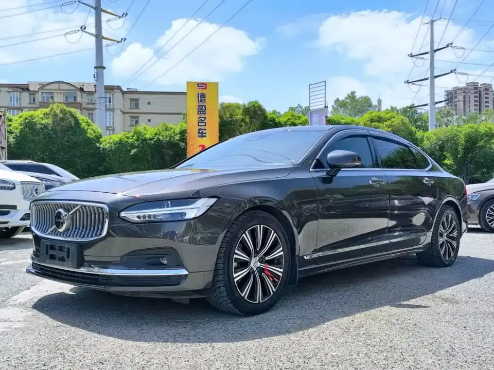 Volvo S90 Model B5 Momentum Luxury Edition 2021
