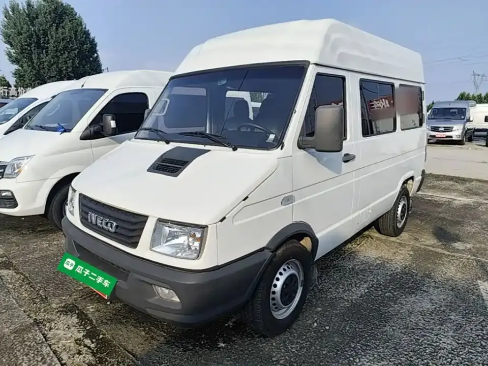 Iveco Daily Model 2.5T A35 M1 Passenger Vehicle 5-9 Seats Short Wheelbase Medium Roof Single Tire Sliding Door 2022