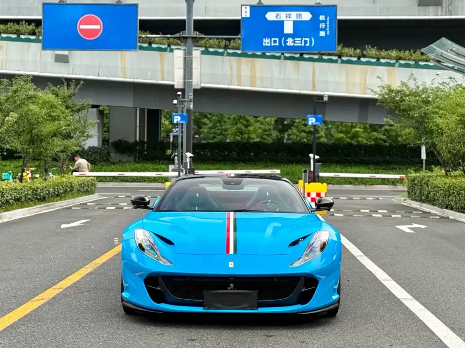 Ferrari 812 6.5L GTS 2023