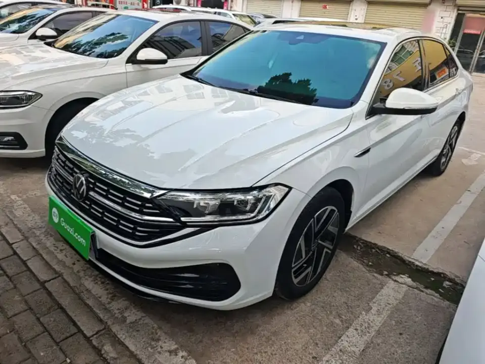 Volkswagen Sagitar 300TSI DSG Surpassing Edition 2024