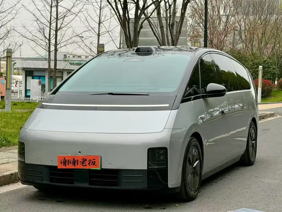 Li Auto MEGA Ultra 2024