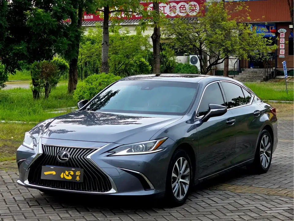Lexus ES 200 Excellence Edition 2021