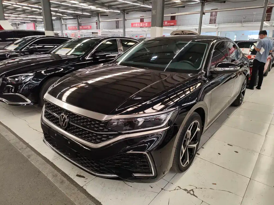Volkswagen Passat 330TSI Starlight Elite Edition 2024