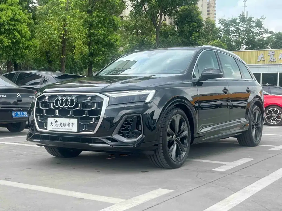 Audi Q7 55 TFSI quattro S line Sport 2025