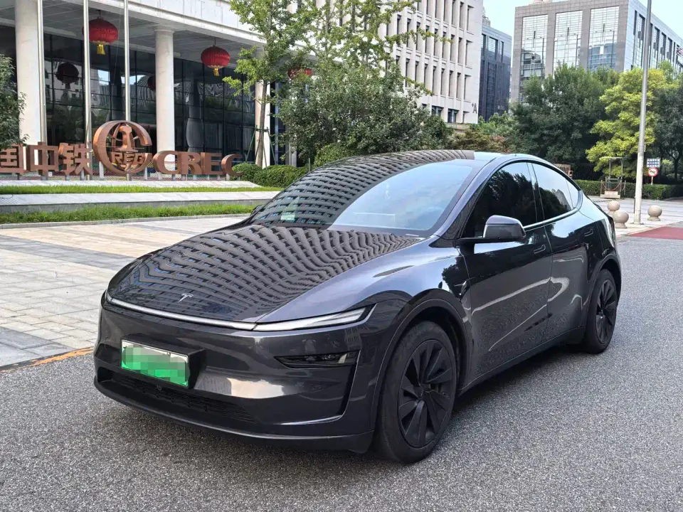 Tesla Model Y Rear-Wheel Drive 2025