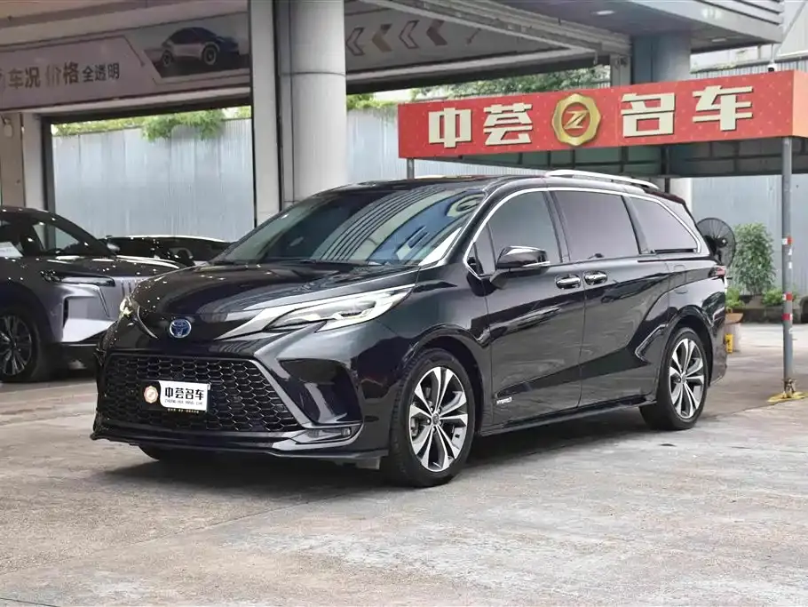 Toyota Granvia 2.5L Hybrid Premium Edition 2023