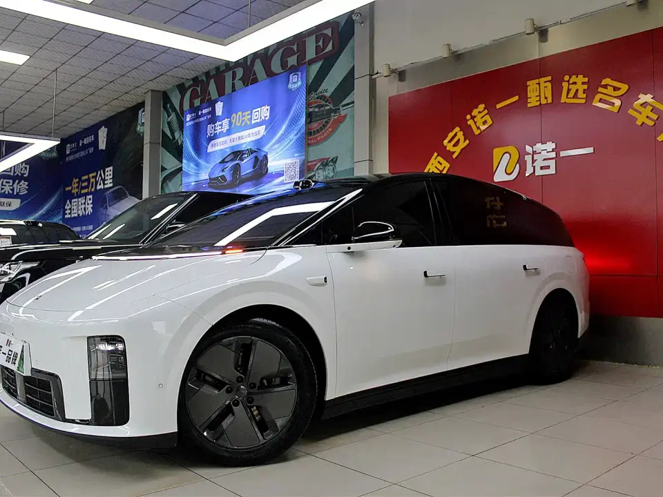 Li Auto Li i8 Standard Edition 2025