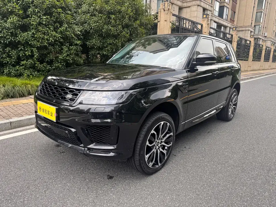 Land Rover Range Rover Sport 3.0 L6 Gloss Black Edition 2022