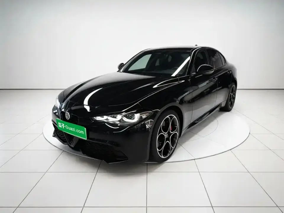 Alfa Romeo Giulia 2.0T 280HP Track Edition 2026